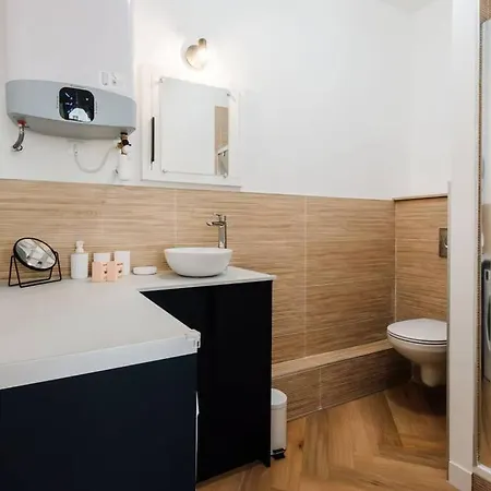 In | T2 Design & Climatise - Centre Apartament *