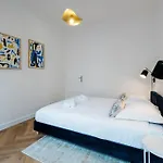In | T2 Design & Climatise - Centre
