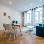 In | T2 Design & Climatise - Centre *