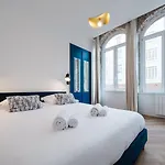 In | T2 Design & Climatise - Centre