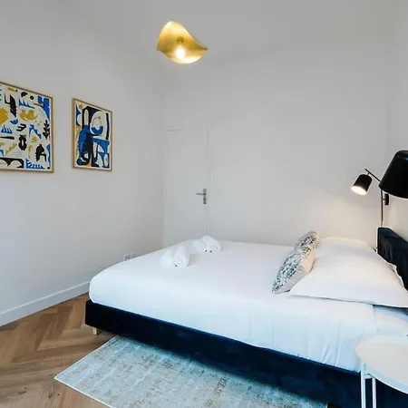 In | T2 Design & Climatise - Centre